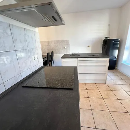 Altbauapartment In Wassernaehe Und Magenta Tv Lägenhet