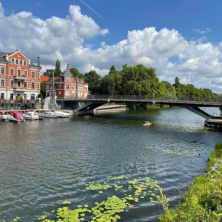 Altbauapartment In Wassernaehe Und Magenta Tv Apartamento *