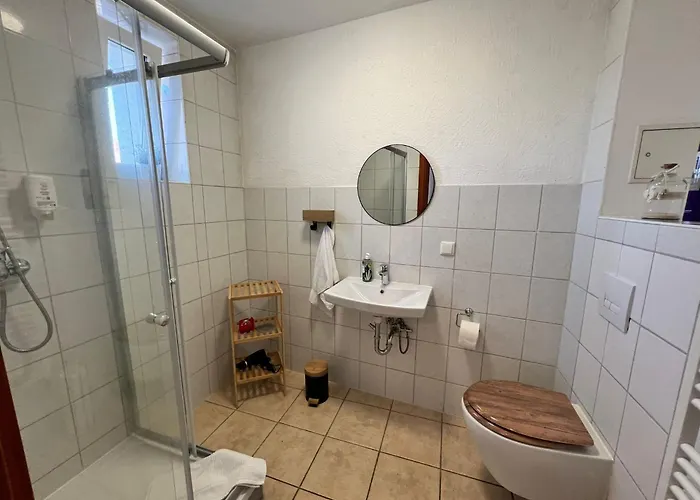 Altbauapartment In Wassernaehe Und Magenta Tv Apartamento *